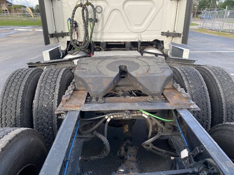 2021 Freightliner Cascadia — photo 6