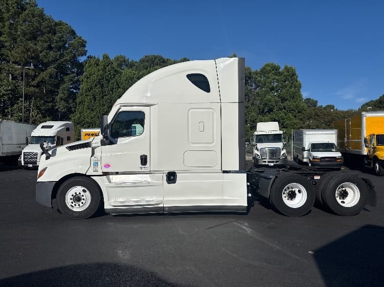 2021 Freightliner Cascadia — photo 4
