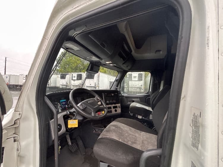 2021 Freightliner Cascadia — photo 10