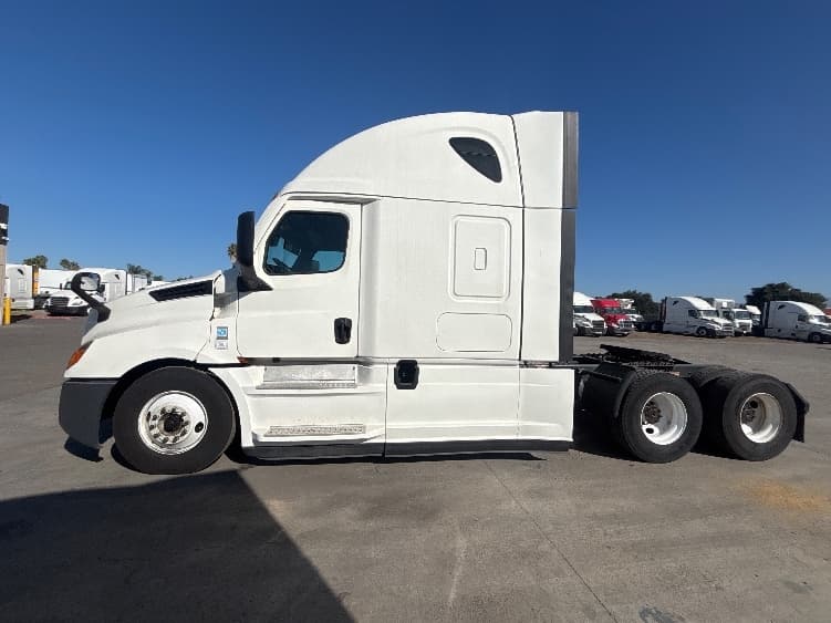 2021 Freightliner Cascadia — photo 4