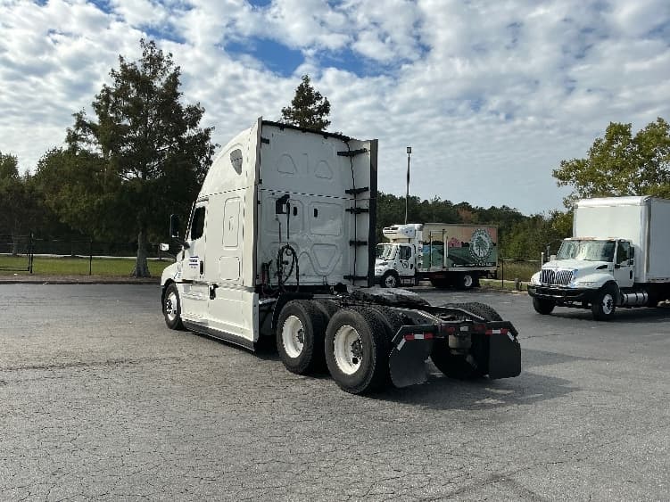 2021 Freightliner Cascadia — photo 5
