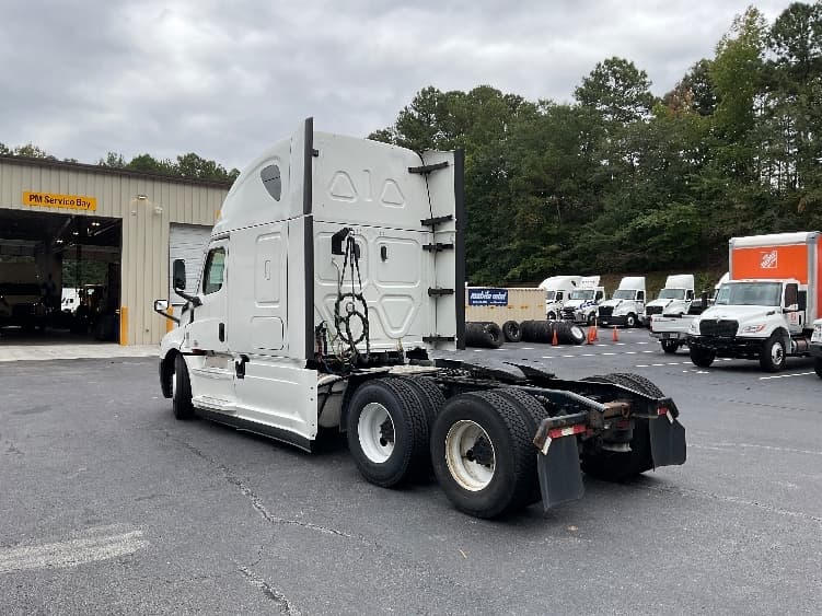 2021 Freightliner Cascadia — photo 4
