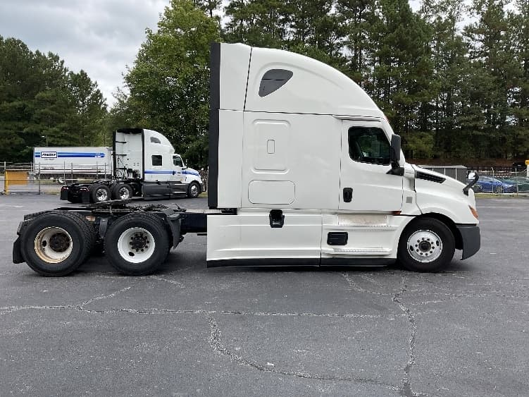2021 Freightliner Cascadia — photo 7