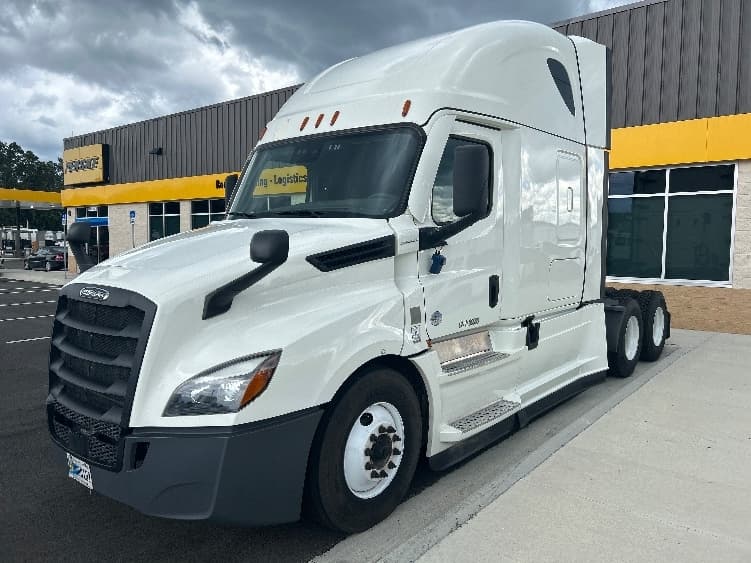 2021 Freightliner Cascadia — photo 3
