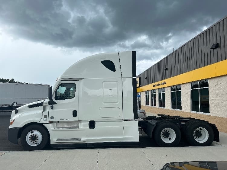 2021 Freightliner Cascadia — photo 4