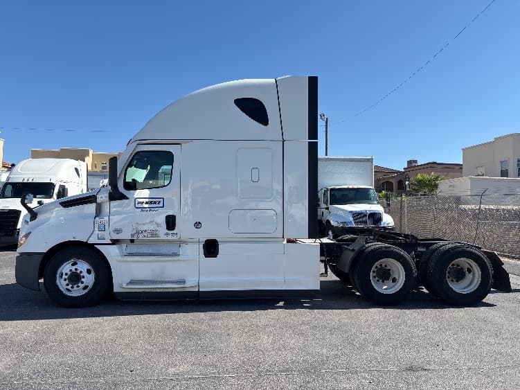 2021 Freightliner Cascadia — photo 4