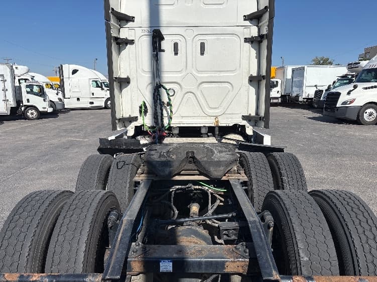 2021 Freightliner Cascadia — photo 6