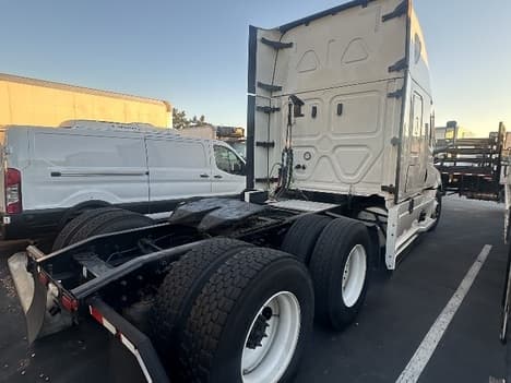 2021 Freightliner Cascadia — photo 5