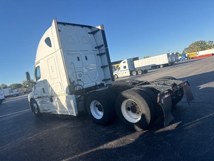 2021 Freightliner Cascadia — photo 5