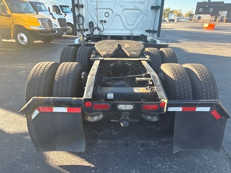 2021 Freightliner Cascadia — photo 6