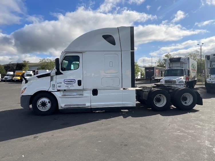 2021 Freightliner Cascadia — photo 4
