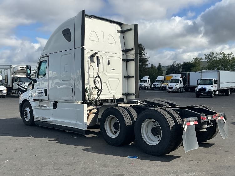 2021 Freightliner Cascadia — photo 5