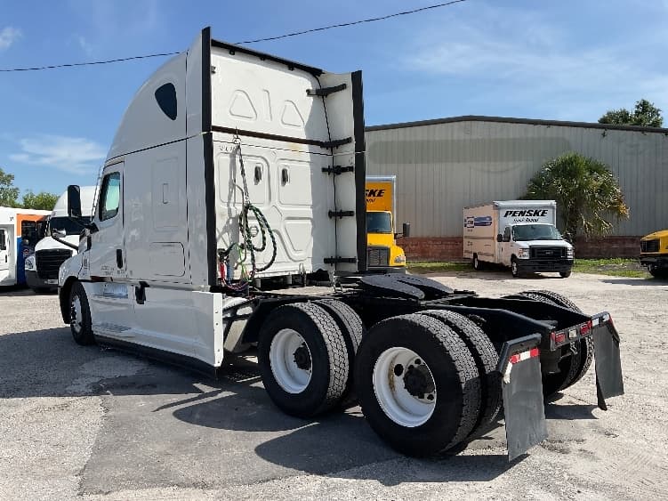2021 Freightliner Cascadia — photo 5