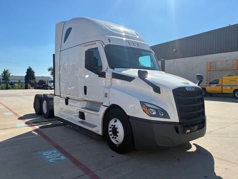 2021 Freightliner Cascadia — photo 3