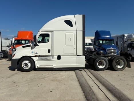 2021 Freightliner Cascadia — photo 7