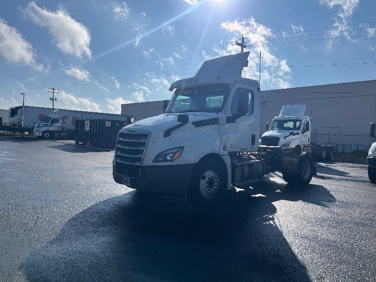 2020 Freightliner Cascadia — photo 3