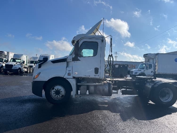 2020 Freightliner Cascadia — photo 4