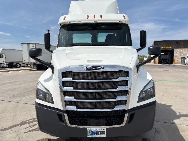 2020 Freightliner Cascadia — photo 2
