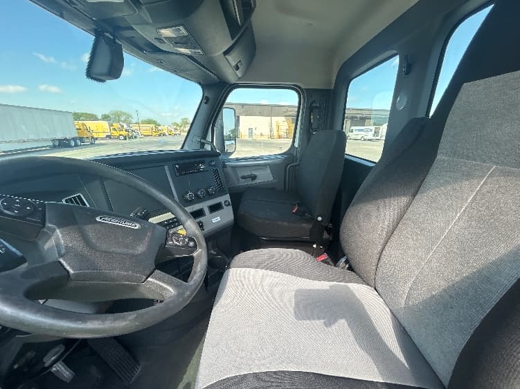 2020 Freightliner Cascadia — photo 10