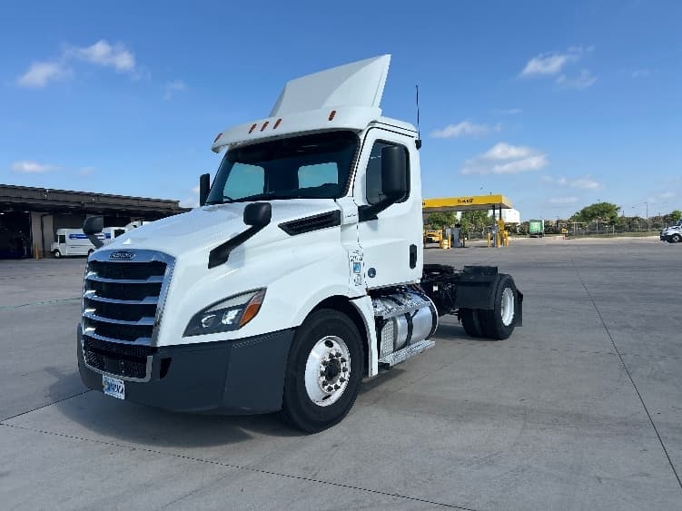 2020 Freightliner Cascadia — photo 3