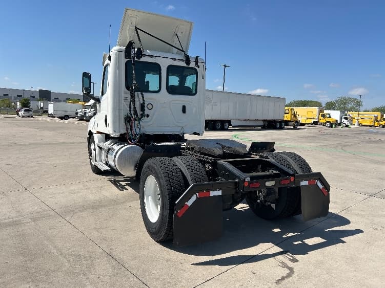 2020 Freightliner Cascadia — photo 5