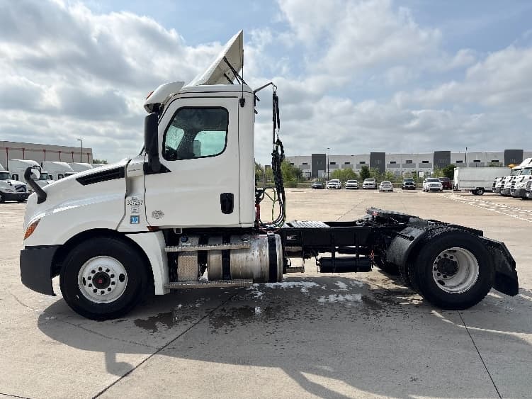 2020 Freightliner Cascadia — photo 4