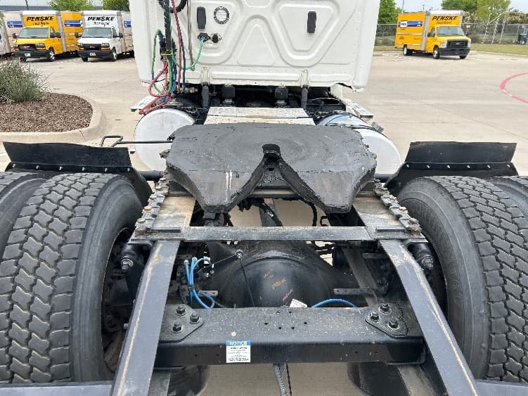 2020 Freightliner Cascadia — photo 6