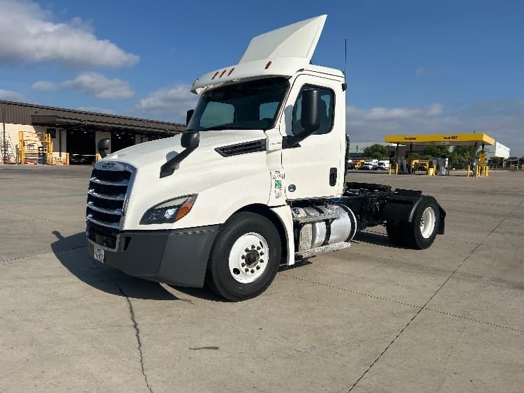 2020 Freightliner Cascadia — photo 3
