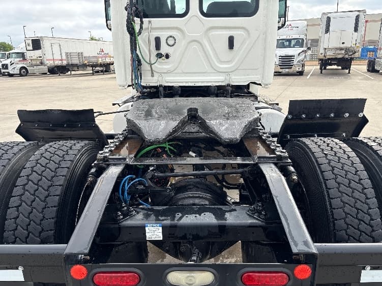 2020 Freightliner Cascadia — photo 6