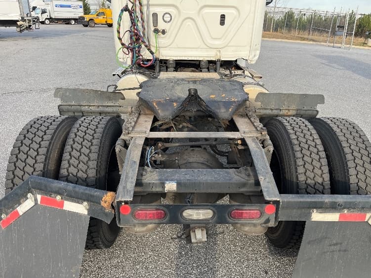 2020 Freightliner Cascadia — photo 6