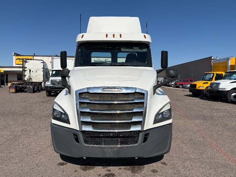 2020 Freightliner Cascadia — photo 2