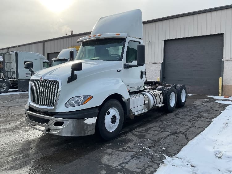 2020 International LT — photo 3