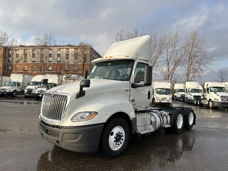 2020 International LT — photo 3