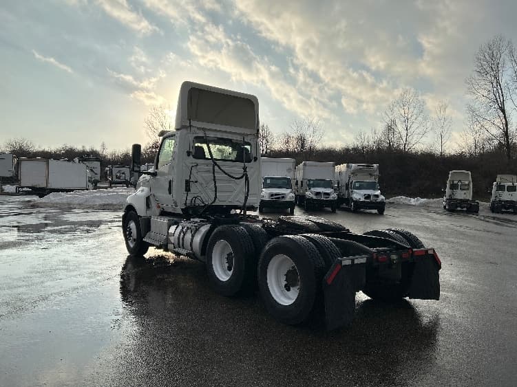 2020 International LT — photo 5