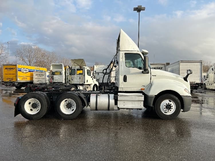 2020 International LT — photo 8