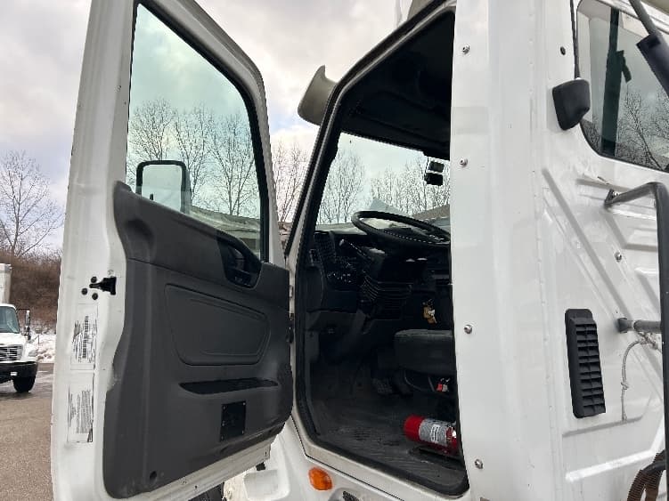 2020 International LT — photo 9