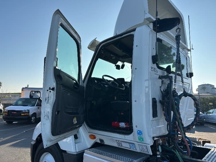 2020 International LT — photo 9