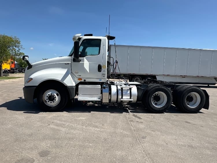 2020 International LT — photo 4
