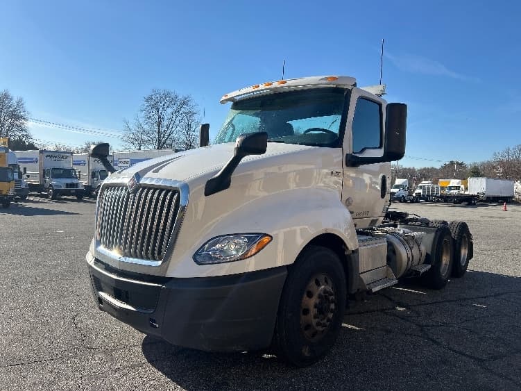 2020 International LT — photo 3
