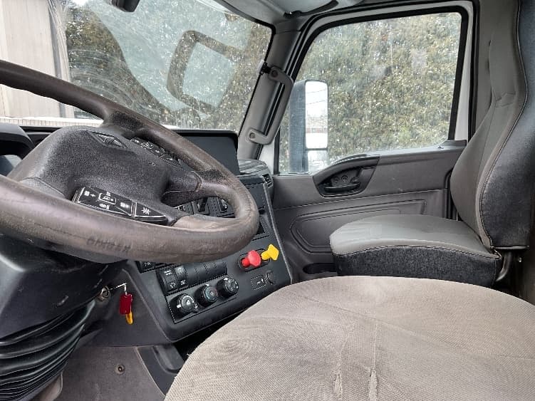 2020 International LT — photo 10