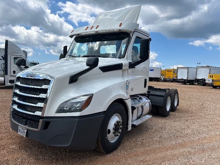 2020 Freightliner Cascadia — photo 3