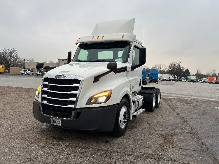 2020 Freightliner Cascadia — photo 3