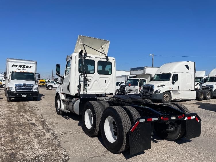 2020 Freightliner Cascadia — photo 5