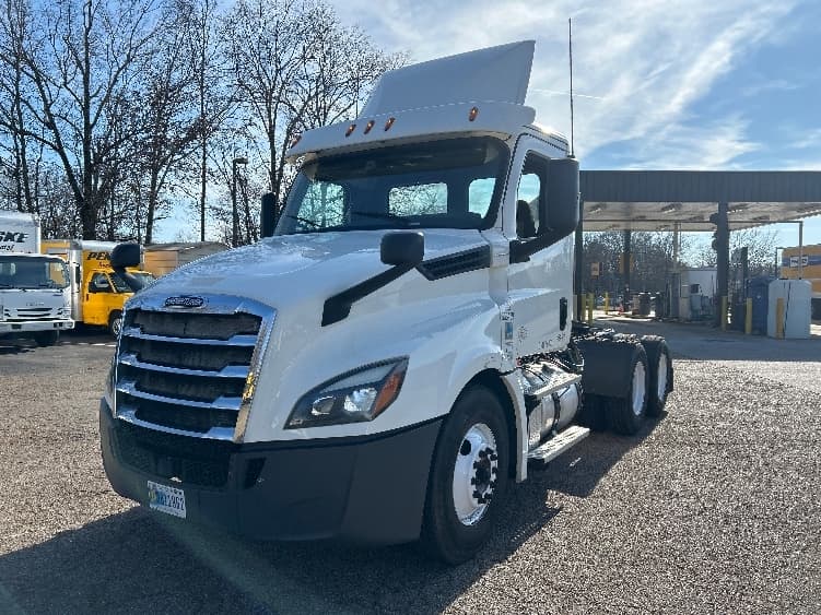 2020 Freightliner Cascadia — photo 3