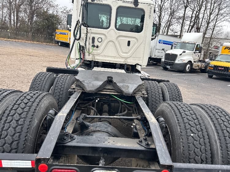 2020 Freightliner Cascadia — photo 6