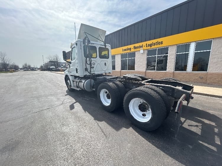 2020 Freightliner Cascadia — photo 5