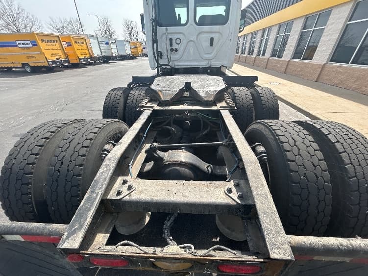 2020 Freightliner Cascadia — photo 6