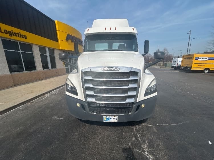2020 Freightliner Cascadia — photo 2