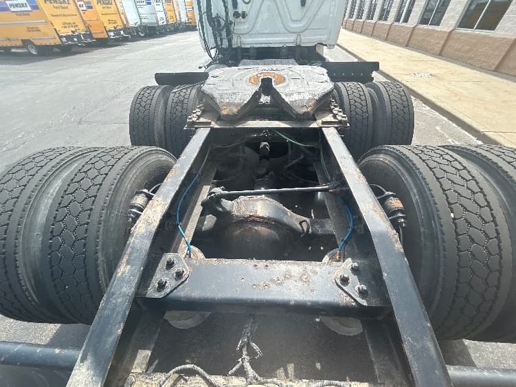 2020 Freightliner Cascadia — photo 6