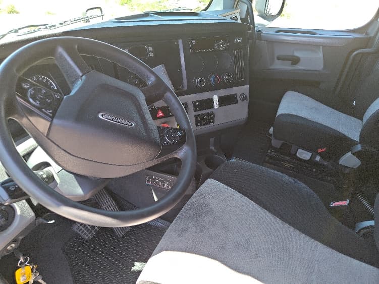 2020 Freightliner Cascadia — photo 10